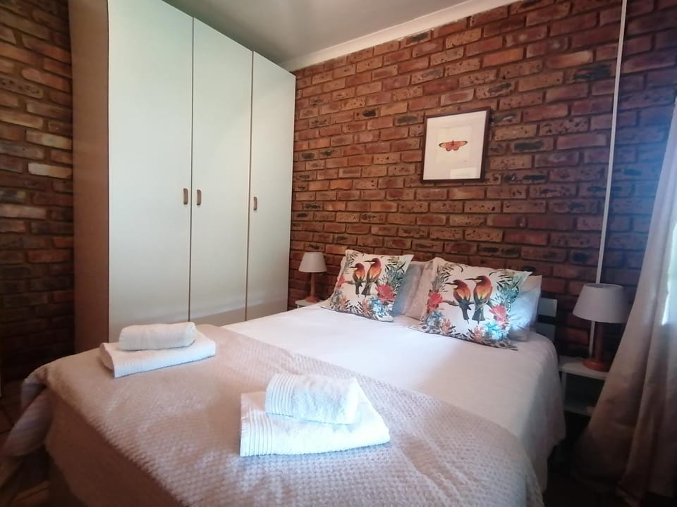 Bedroom, towels, wardrobe