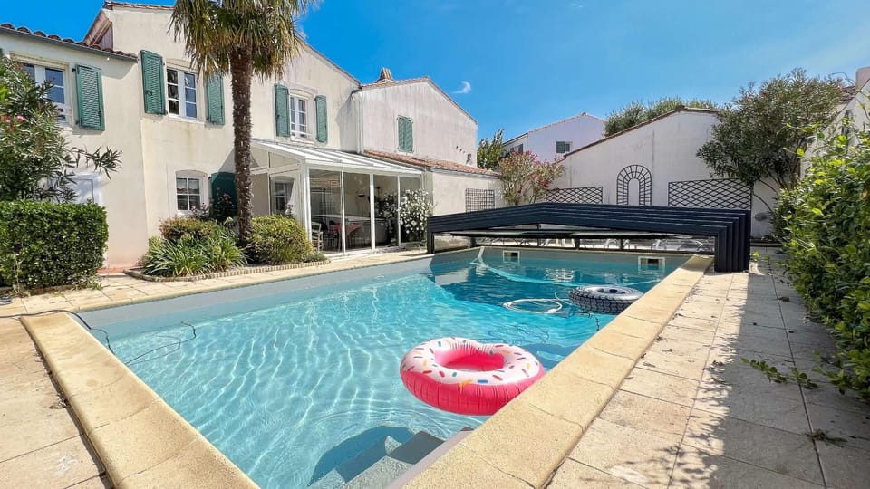 Property building, Pool view, Swimming pool, sunbed