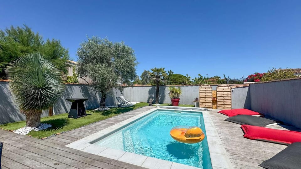 Patio, Pool view, Swimming pool