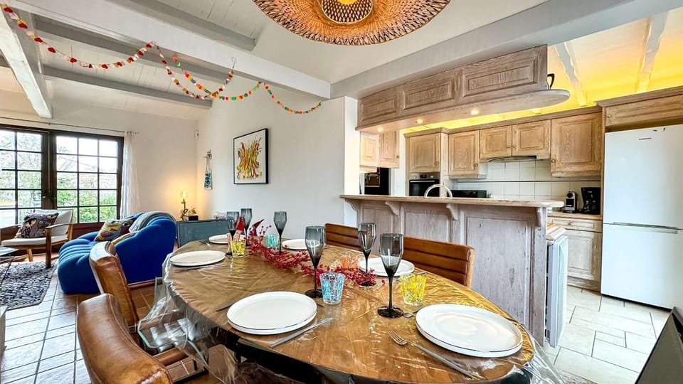 Kitchen or kitchenette, Living room, Seating area, Dining area, dishwasher, minibar, oven, stove