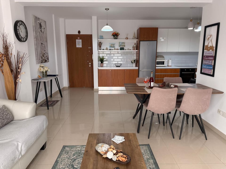 Living room, Dining area, kitchen