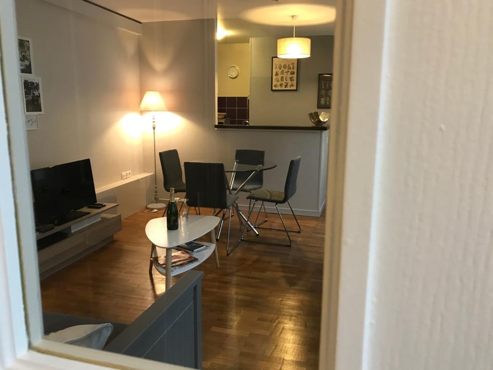 TV and multimedia, Dining area