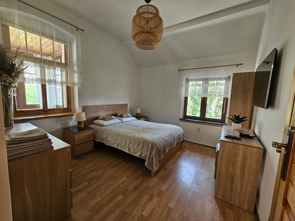 Bed, TV and multimedia, Photo of the whole room, Evening entertainment, Bedroom