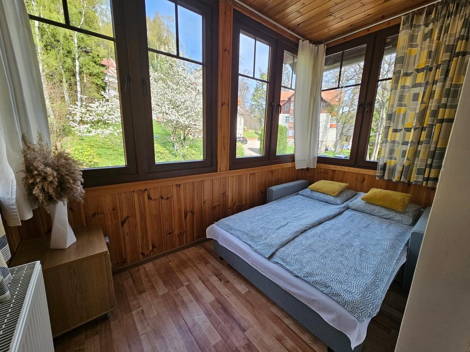 Spring, View (from property/room), Photo of the whole room, Garden view, Quiet street view