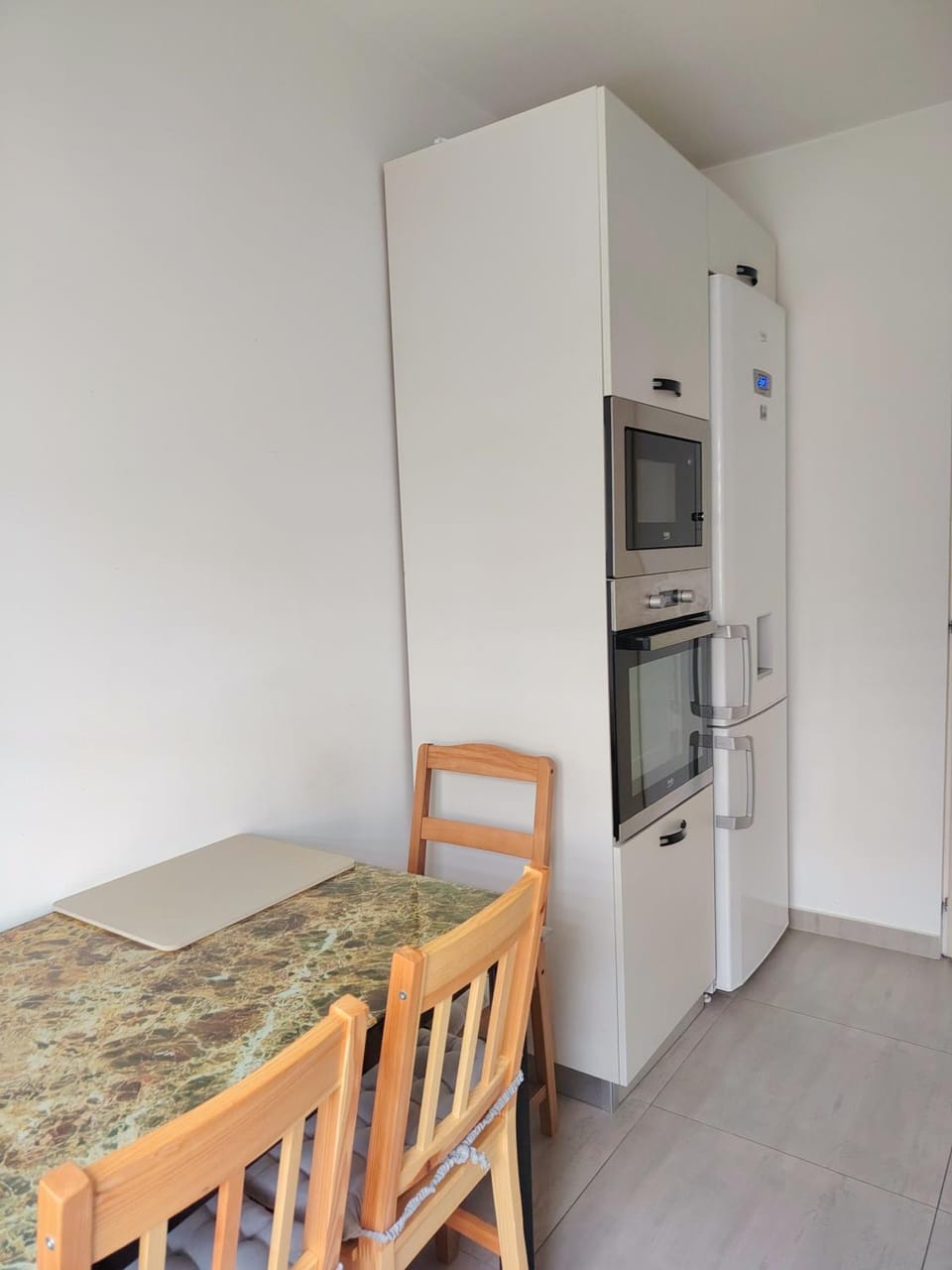 Kitchen or kitchenette, Dining area, oven