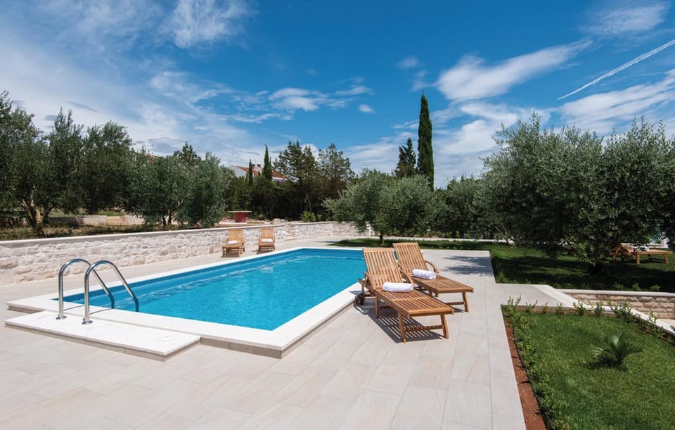 Holiday Home Lovište House in Dubrovnik-Neretva County