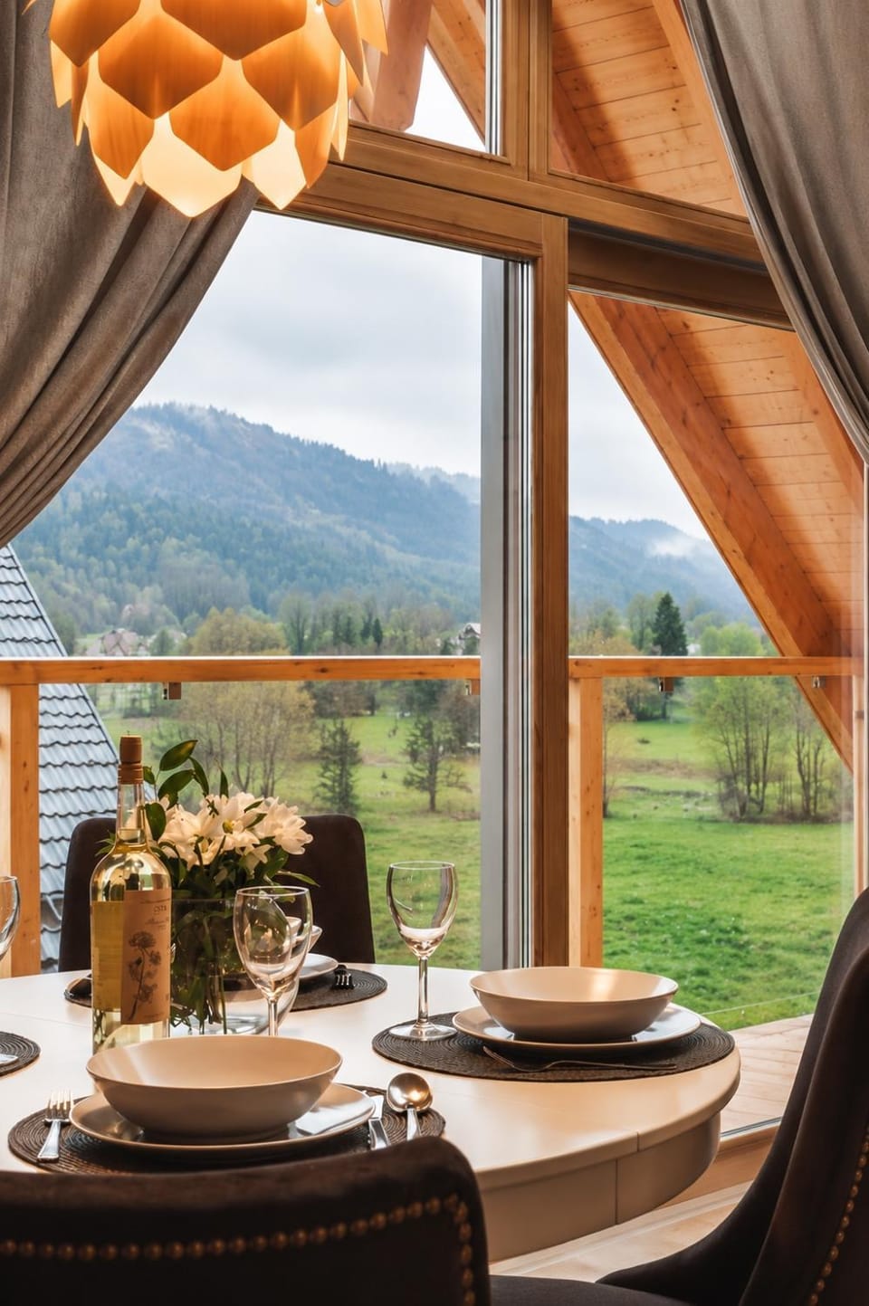 Seating area, Dining area, Landmark view