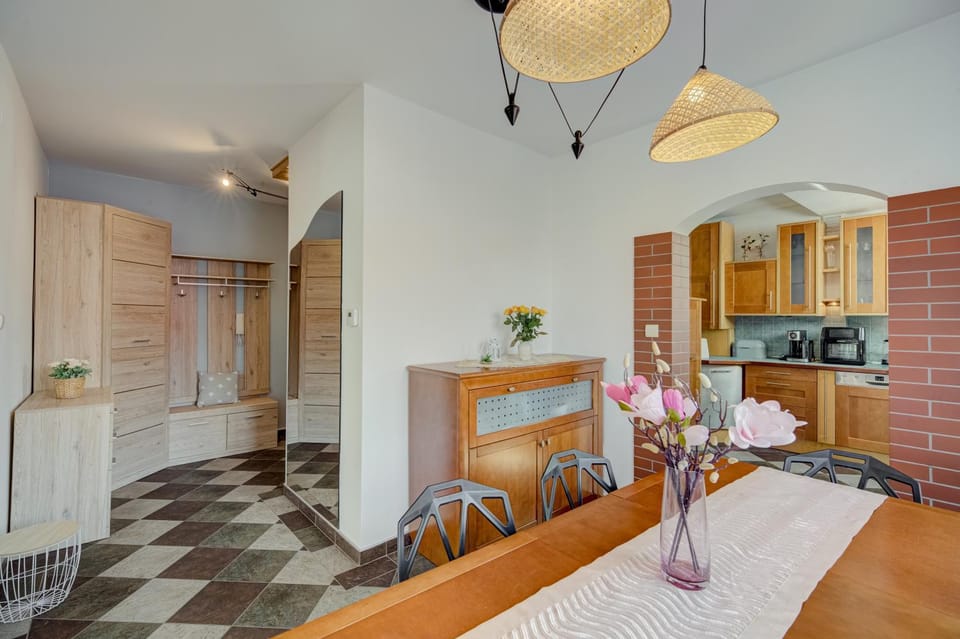 Dining area, Communal kitchen