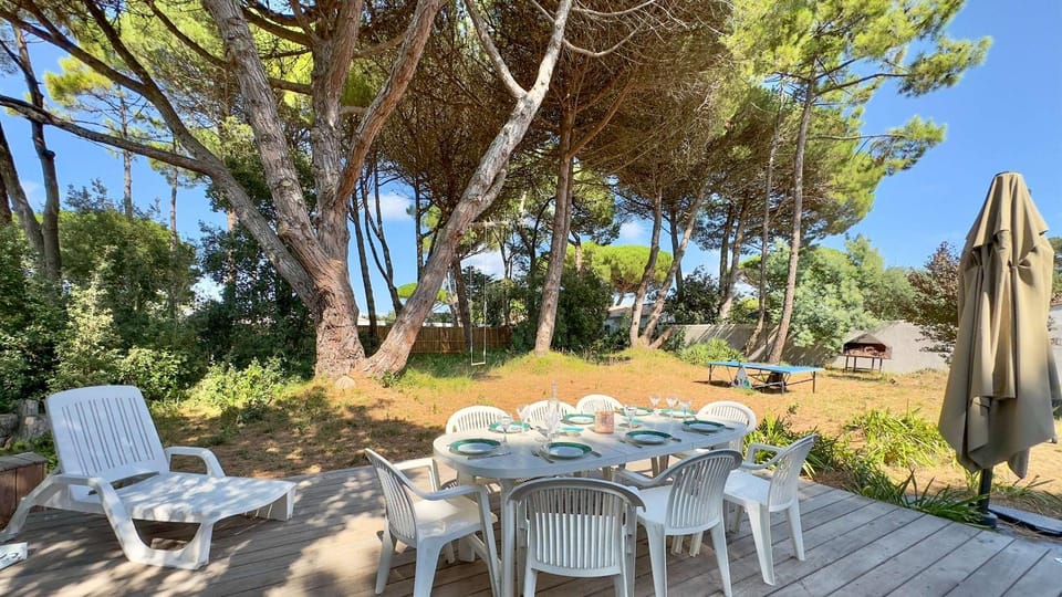 Patio, Natural landscape, Garden, Dining area, Garden view