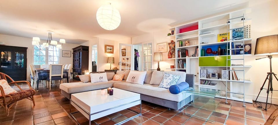 Library, TV and multimedia, Living room, Seating area