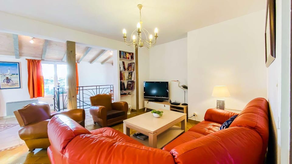 Communal lounge/ TV room, TV and multimedia, Living room, Seating area