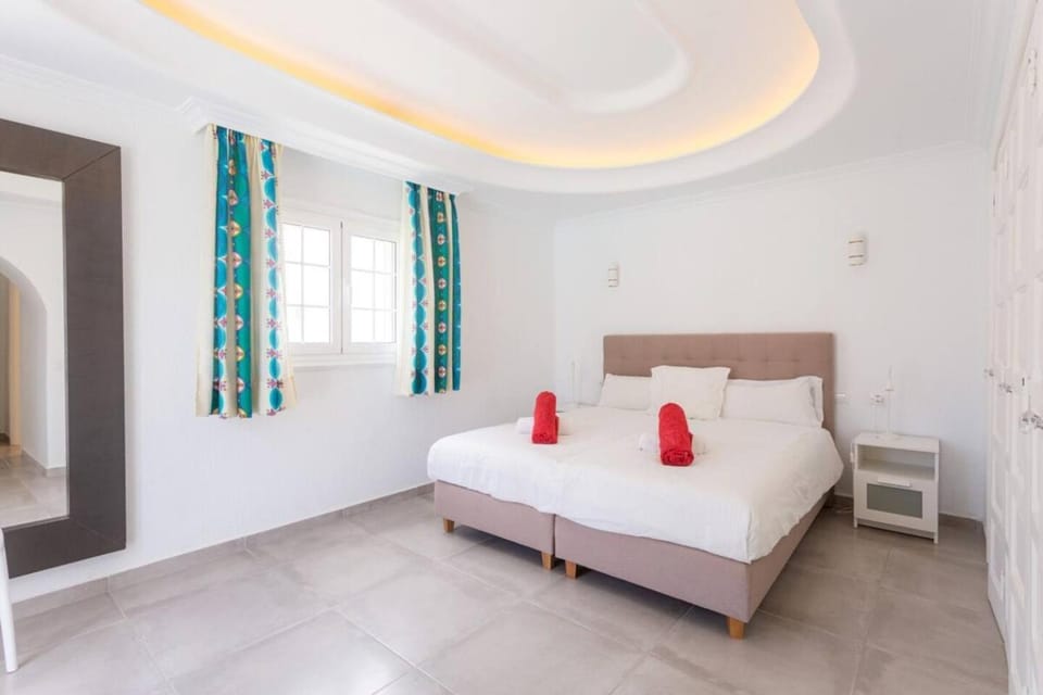 Alamos Park-stunning villa in HUGE private grounds Villa in Abona