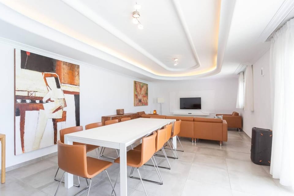 Alamos Park-stunning villa in HUGE private grounds Villa in Abona