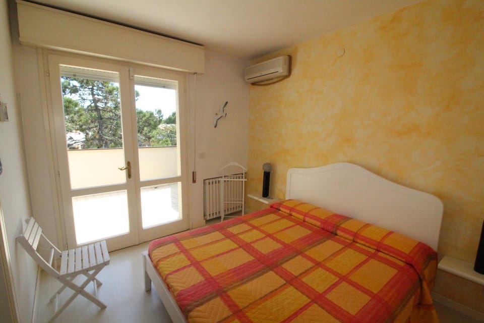 Bed, Balcony/Terrace, Photo of the whole room, Bedroom
