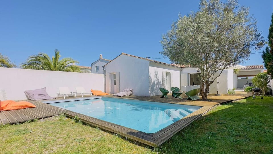 Property building, Garden, Garden view, Pool view, Swimming pool