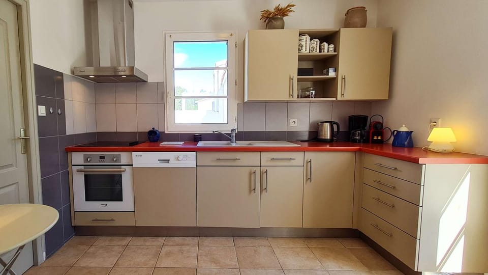 Coffee/tea facilities, Kitchen or kitchenette, dishwasher, minibar, pet friendly, stove, toaster