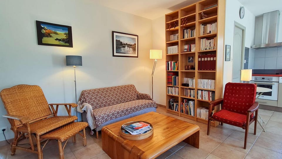 Library, Kitchen or kitchenette, Living room, Seating area