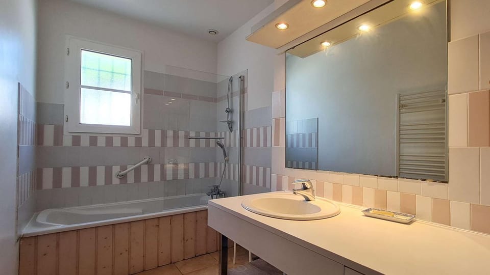 Shower, Bathroom, Bath, towels