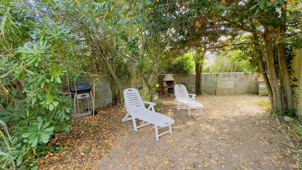 Patio, Garden, Garden view, sunbed