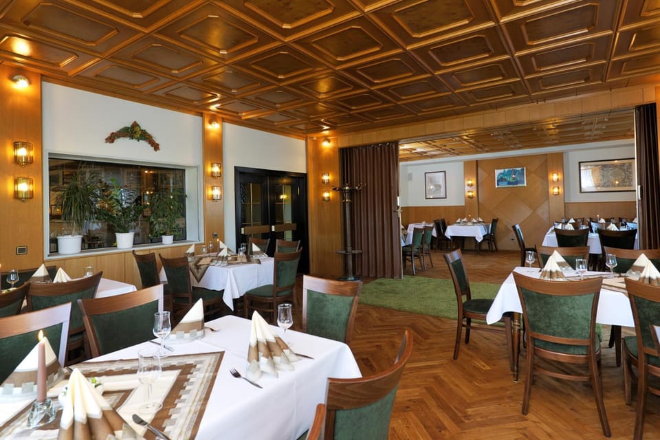 Restaurant/places to eat, Banquet/Function facilities