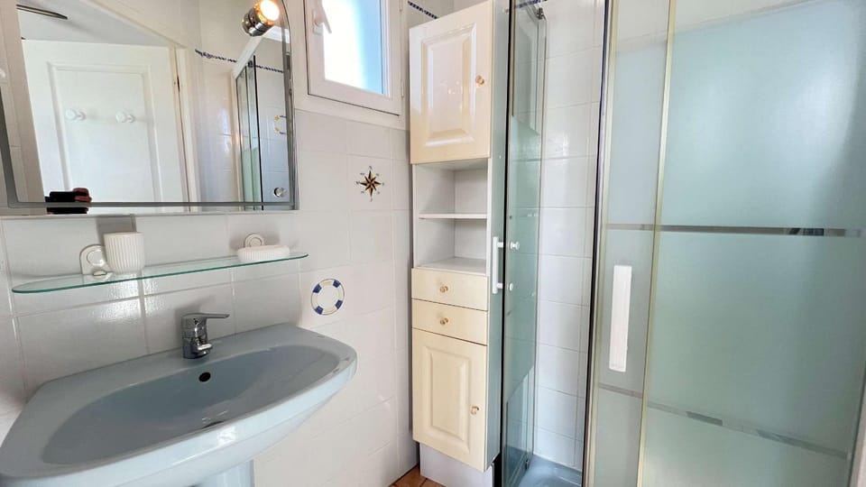 Shower, Bathroom, towels