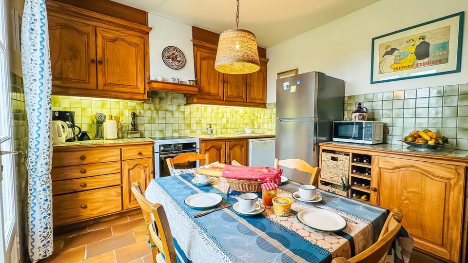 Coffee/tea facilities, Kitchen or kitchenette, Dining area, minibar, pet friendly, stove, toaster