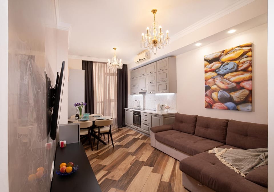 Living room, Seating area, Dining area