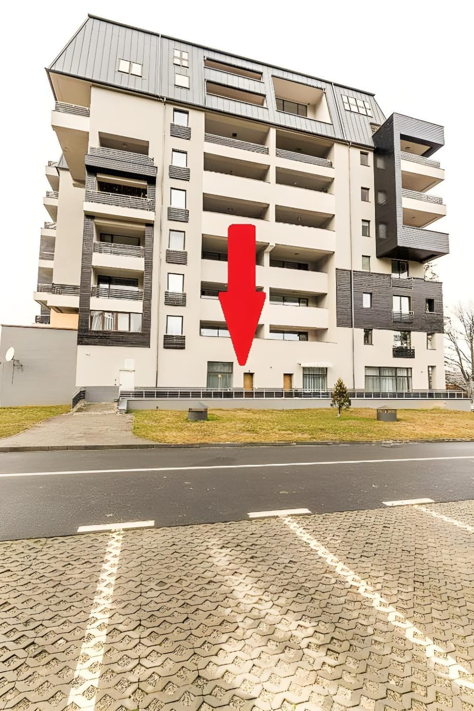 Property building, Facade/entrance, Location, Parking, acessibility