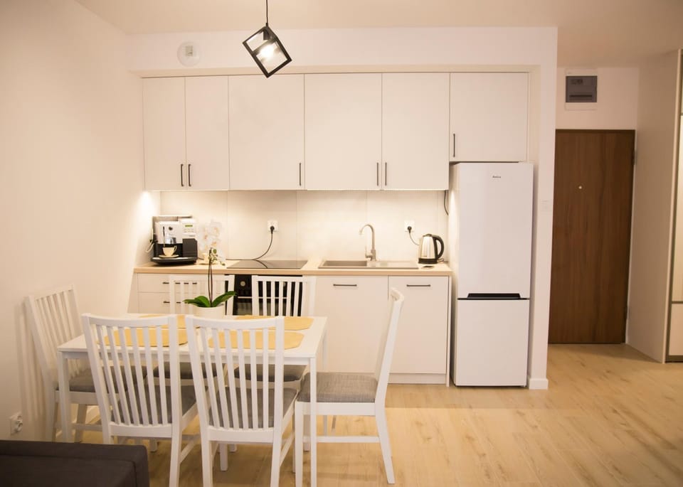 Coffee/tea facilities, Kitchen or kitchenette, Dining area