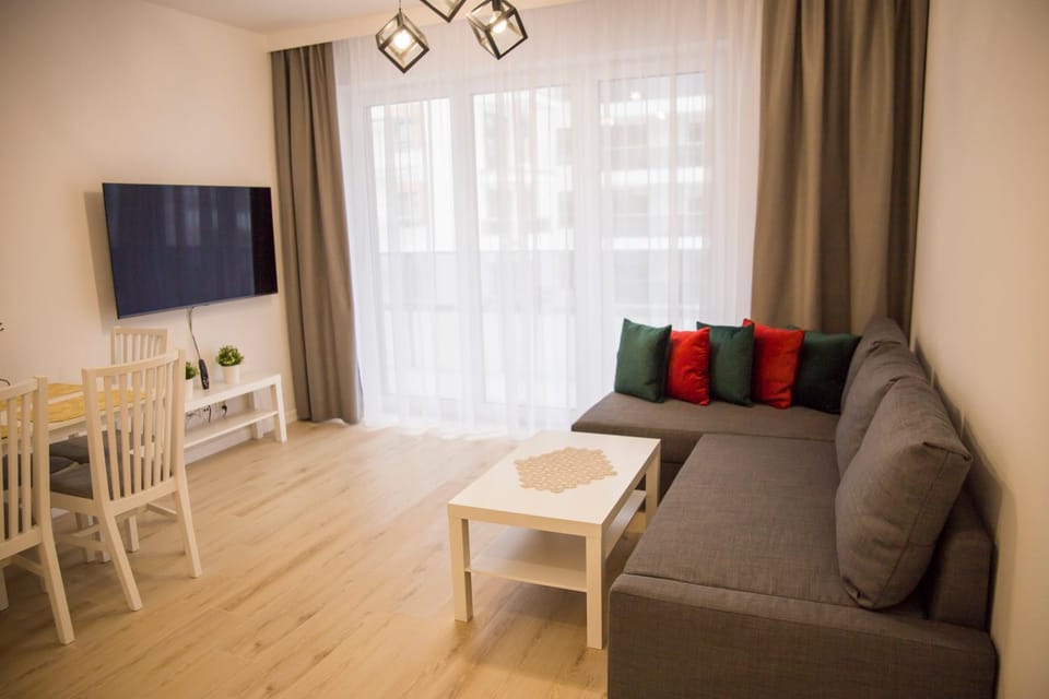 Bed, TV and multimedia, Living room, Seating area