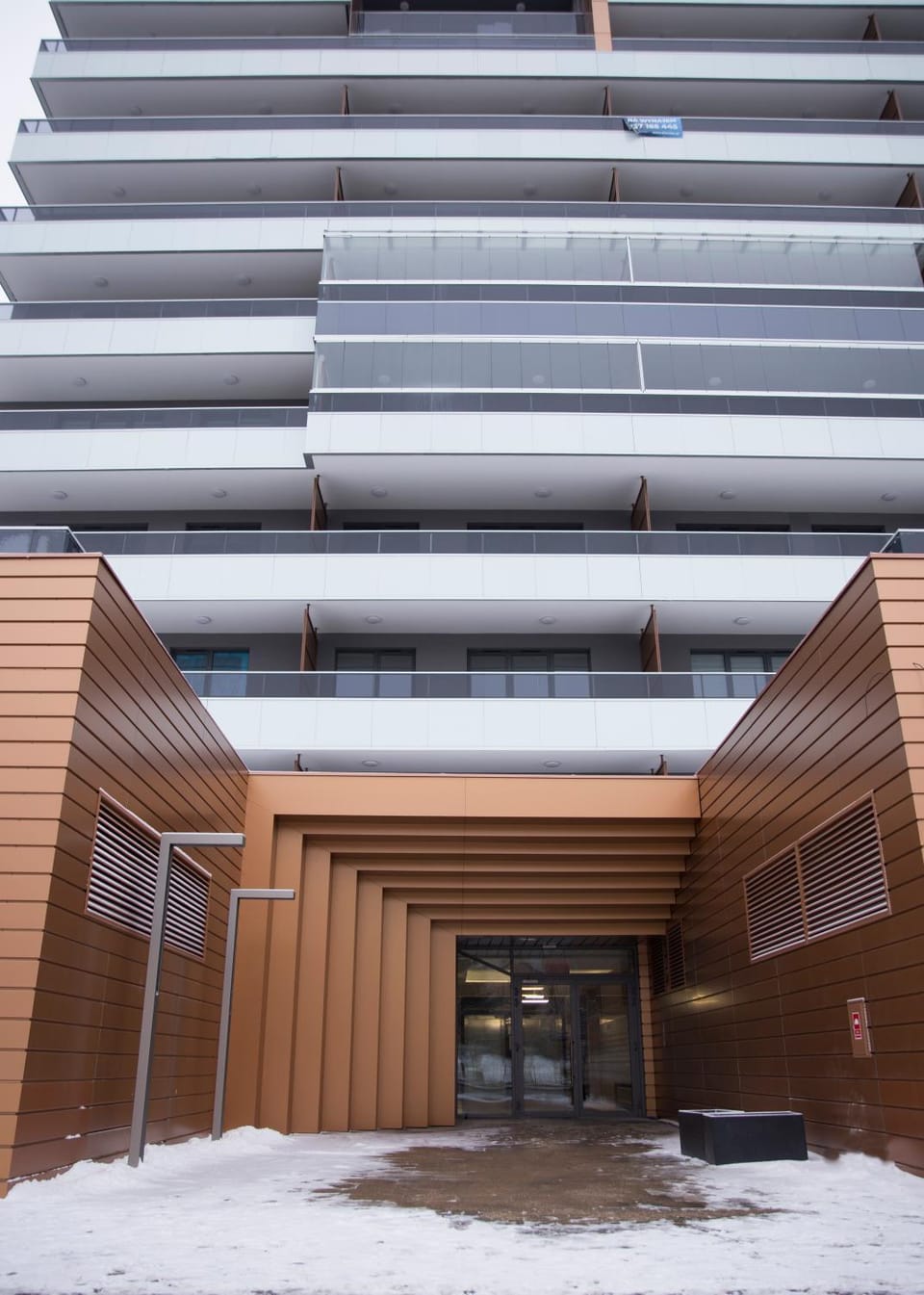 Property building, Facade/entrance, Winter, Floor plan, On site
