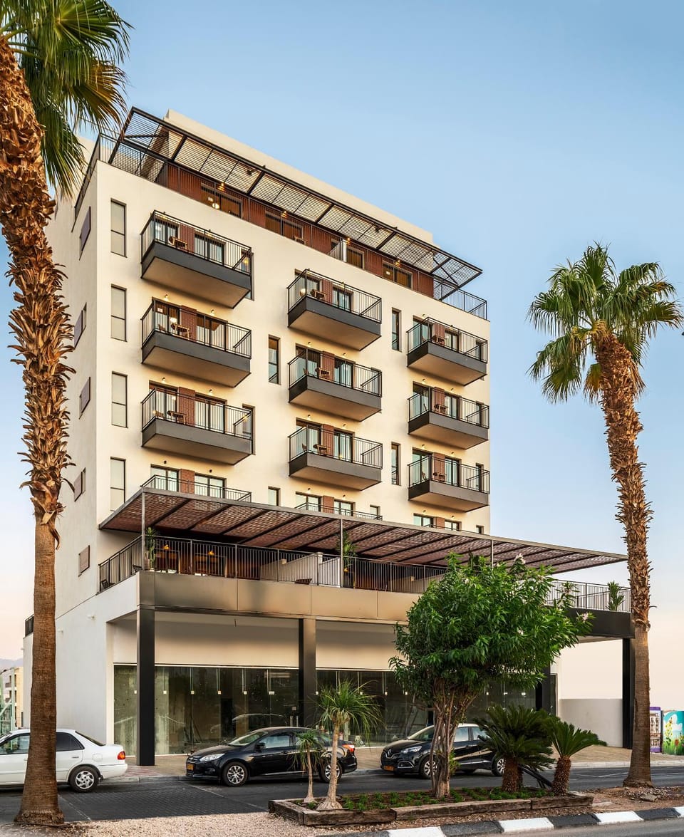 Property building, Facade/entrance, Day, Location, Parking