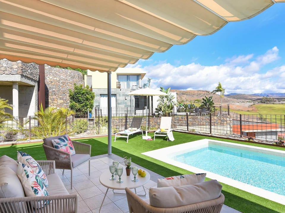 Mountain view, Pool view, Swimming pool