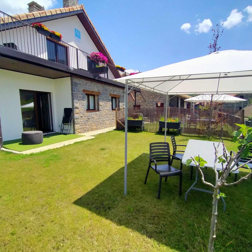 Casa Cotefablo. Alojamiento Ara (Gavin, Biescas) Apartment in Aragon