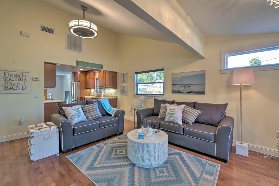 Bright Sarasota Bungalow - 5 Mi to Siesta Beach! House in Siesta Key