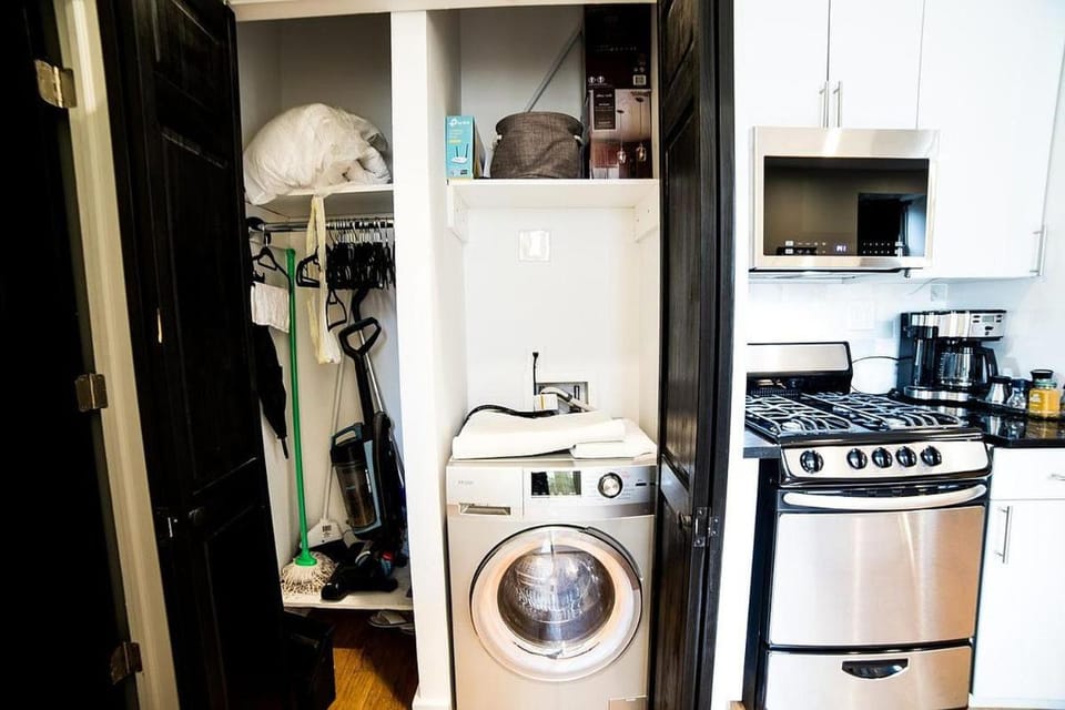 NEWLY RENOVATED HEART OF LOWER EAST SIDE 2BR 1BA, 5 MIN WALK TO SOHO, 1 BLOCK TO WHOLE FOODS, WASHER DRYER! Apartment in East Village
