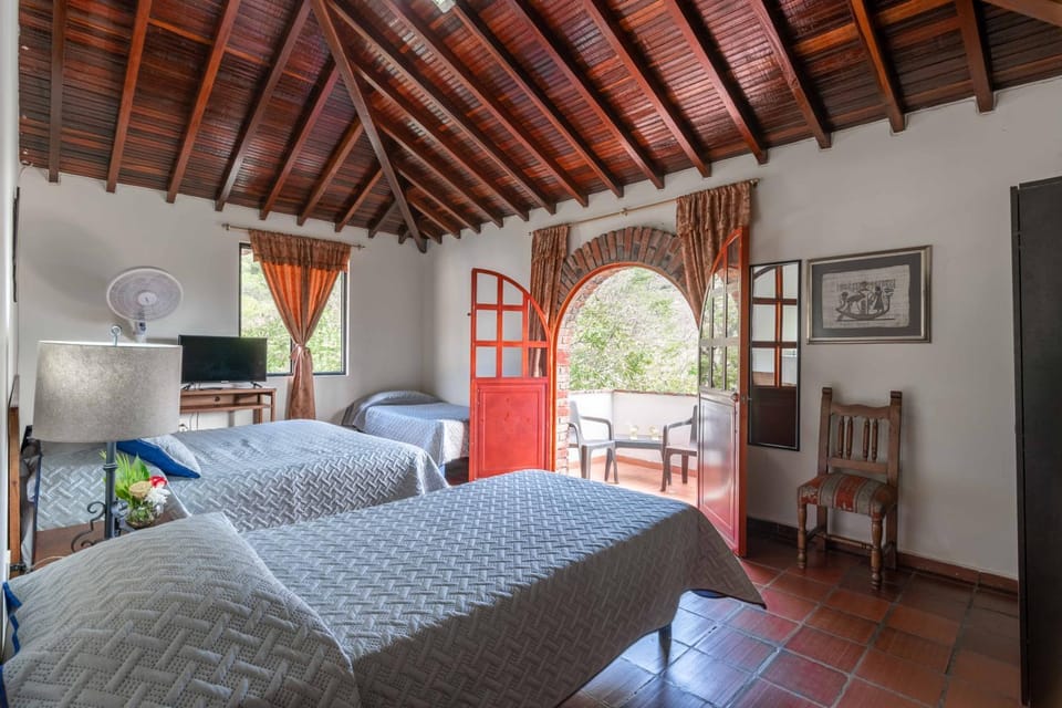 Bed, TV and multimedia, Balcony/Terrace, Bedroom, Pets, Mountain view, fireplace, locker