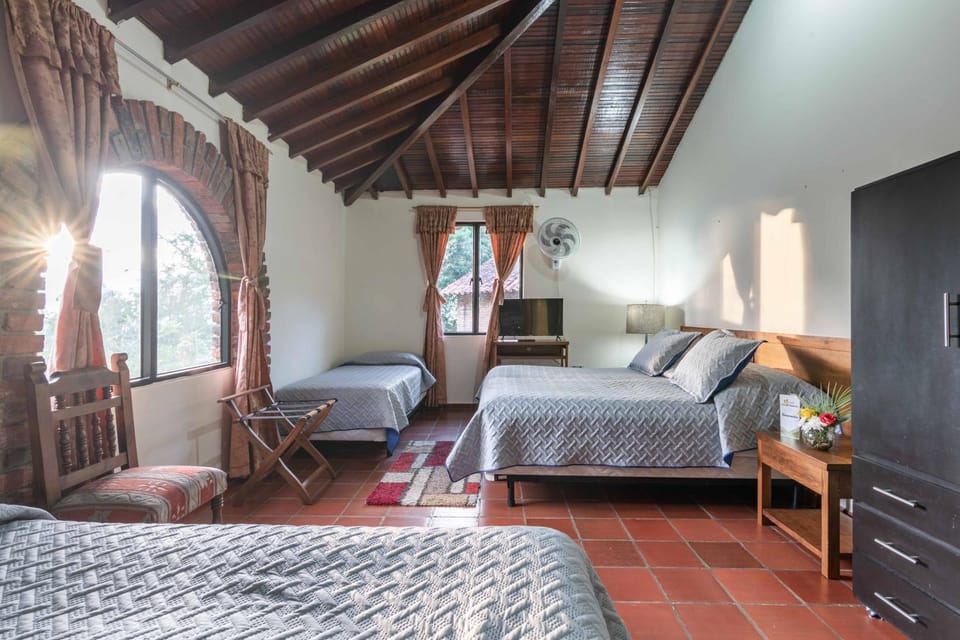 Bed, TV and multimedia, Bedroom, Pets, Mountain view, fireplace, locker
