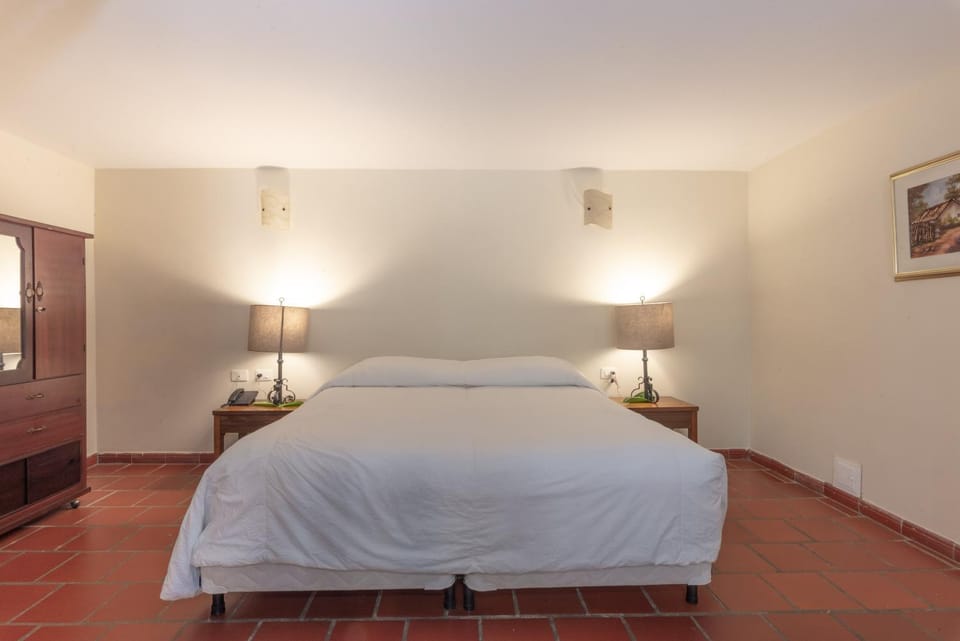 Bed, TV and multimedia, Balcony/Terrace, Food and drinks, Photo of the whole room, Bedroom, Pets, Mountain view, Family, fireplace, locker, oven, wardrobe