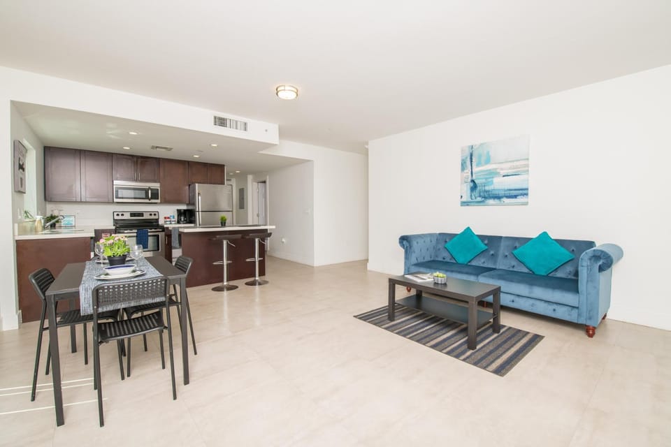 Spacious entire Apartment with Free Parking Apartment in Hollywood