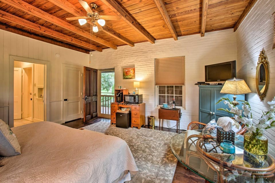 Historic Baton Rouge Vacation Rental: 6 Mi to LSU! Apartment in Baton Rouge