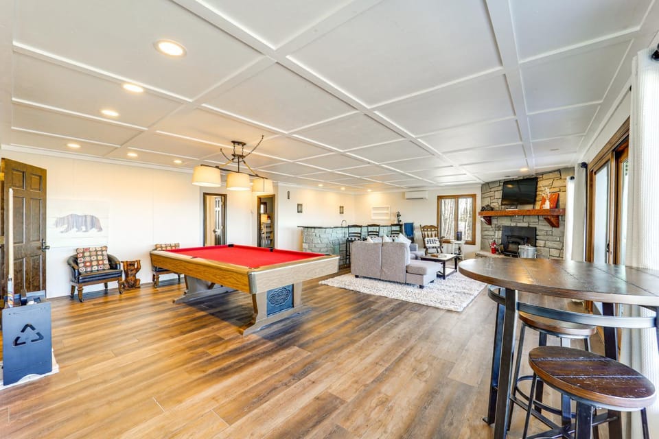 Family Fun! Beech Mtn Home w/ Game Room & Views House in Beech Mountain
