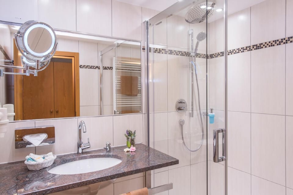 Shower, Nearby landmark, Staff, Staff, Staff, Restaurant/places to eat, Spring, Off site, Day, People, People, People, Activities, Activities, Winter, Summer, BBQ facilities, Billiard, Bowling, Children play ground, Darts, Fishing, Garden, Garden, Golfcourse, Horse-riding, Karaoke, Minigolf, Sauna, Ski School, Ski School, Skiing, Skiing, Snorkeling, Squash, Table tennis, Bathroom, TV and multimedia, View (from property/room), View (from property/room), Balcony/Terrace, Balcony/Terrace, Lobby or reception, Lounge or bar, Spa and wellness centre/facilities, Spa and wellness centre/facilities, Spa and wellness centre/facilities, Fitness centre/facilities, Fitness centre/facilities, Other, Other, Photo of the whole room, Business facilities, Banquet/Function facilities, Decorative detail, Decorative detail, Beach, Aqua park, Tennis court, Windsurfing, Canoeing, Hiking, Hiking, Cycling, Cycling, Diving, Evening entertainment, Autumn, On site, Guests, City view, Garden view, Garden view, Landmark view, Landmark view, Mountain view, Mountain view, Area and facilities, Area and facilities, Area and facilities, Supermarket/grocery shop, Shopping Area, Swimming pool, Sports, Sports, Entertainment, Breakfast, Breakfast, Continental breakfast, Continental breakfast, Buffet breakfast, Buffet breakfast, Seasons, Location, group of guests, Certificate/Award, Certificate/Award, Open Air Bath, Public Bath, Family, Family, Family, Facility for disabled guests, Parking, concierge, furniture, hair dresser, heating, heating, internet, internet, locker, locker, oven, pet friendly, pet friendly, room service, room service, safe, safe, shuttle, shuttle, storage, storage, stove, sunbed, sunbed, toaster, towels, towels, trouser press, VIP, VIP, VIP, wedding, wedding, laundry, washing machine, kitchen, acessibility