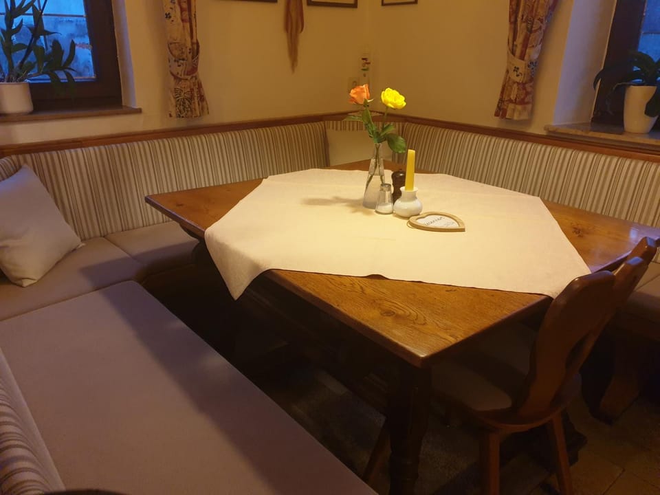 Restaurant/places to eat, Dining area, Drinks, Alcoholic drinks