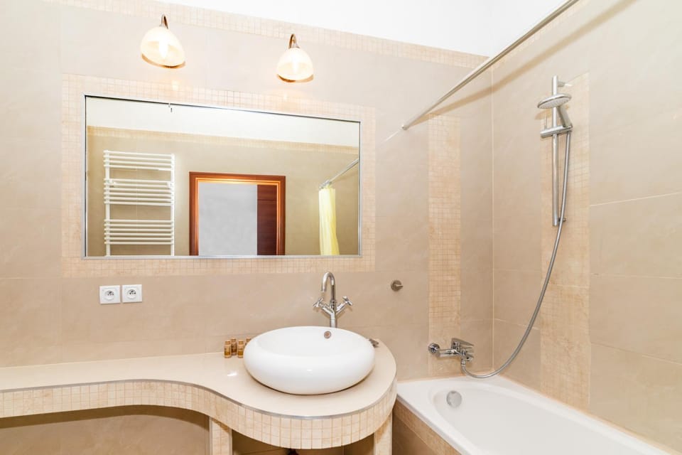 Shower, Toilet, Bathroom, Bath
