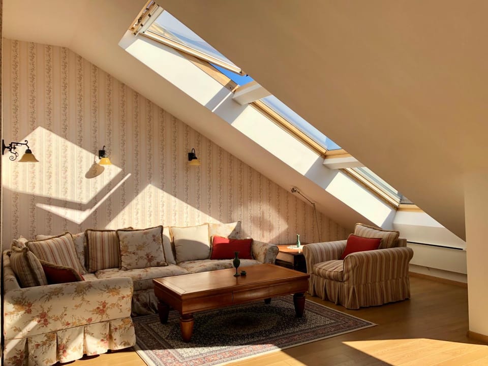 Living room, Seating area