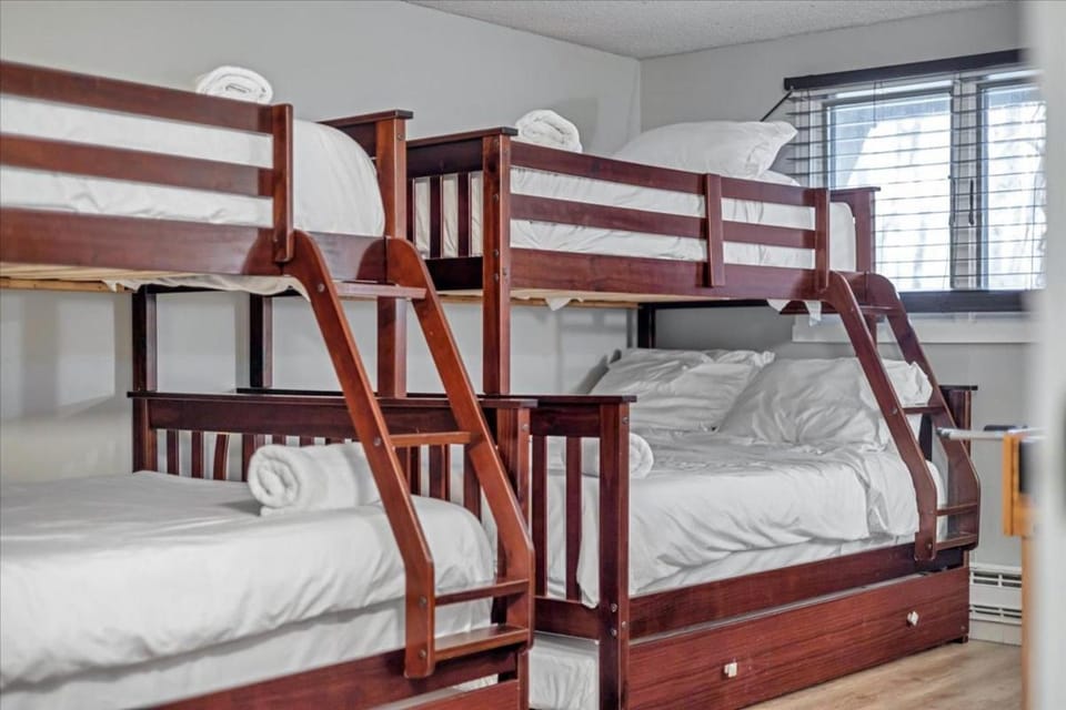 C52-CAMELBACK waterPark,Pool,Tennis,Zipline,hottub Apartment in Pocono Mountains