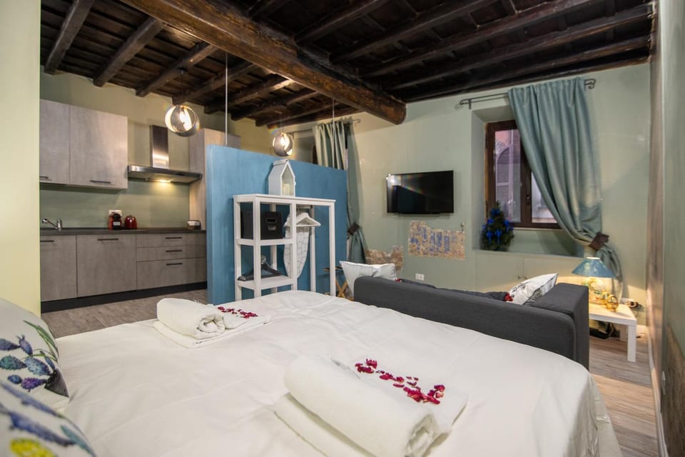 TV and multimedia, Kitchen or kitchenette, Photo of the whole room