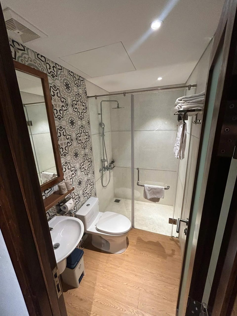 Shower, Toilet