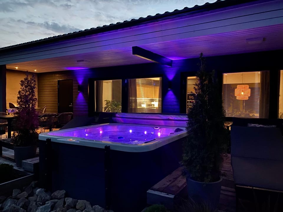 Night, Spa and wellness centre/facilities, Pool view, Swimming pool